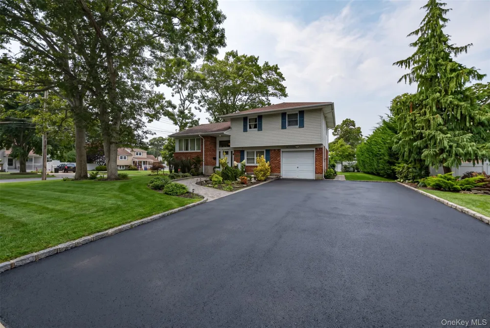 9 Carole Lane East Islip, NY 11730