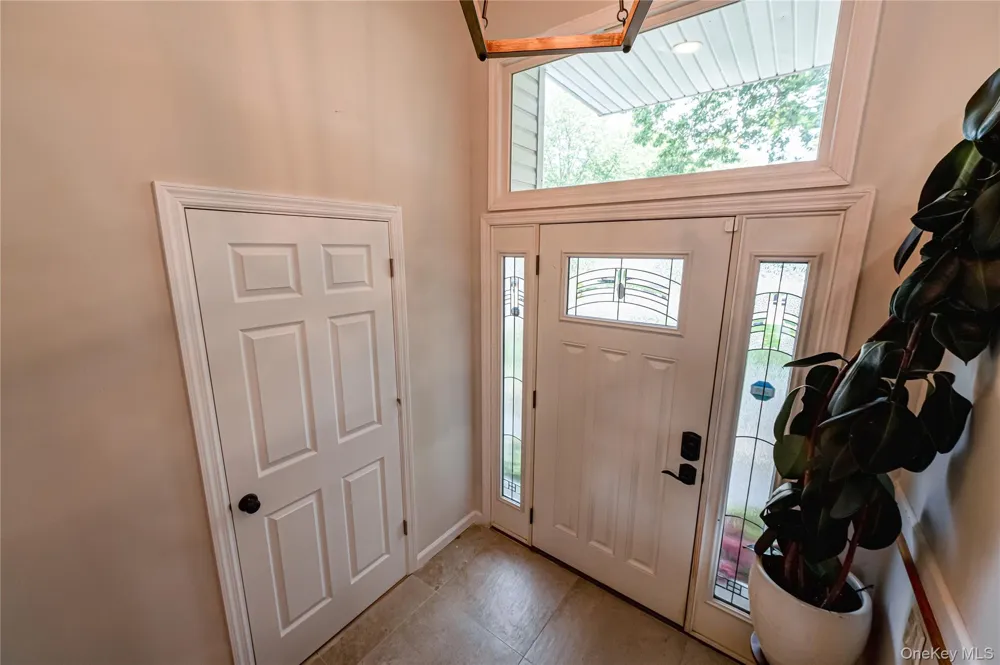 9 Carole Lane East Islip, NY 11730