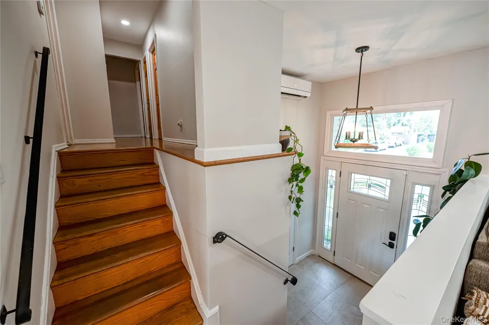 9 Carole Lane East Islip, NY 11730