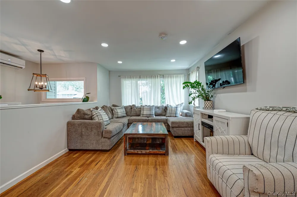 9 Carole Lane East Islip, NY 11730