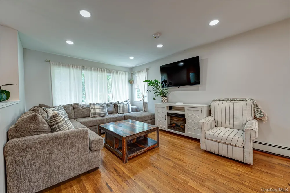 9 Carole Lane East Islip, NY 11730