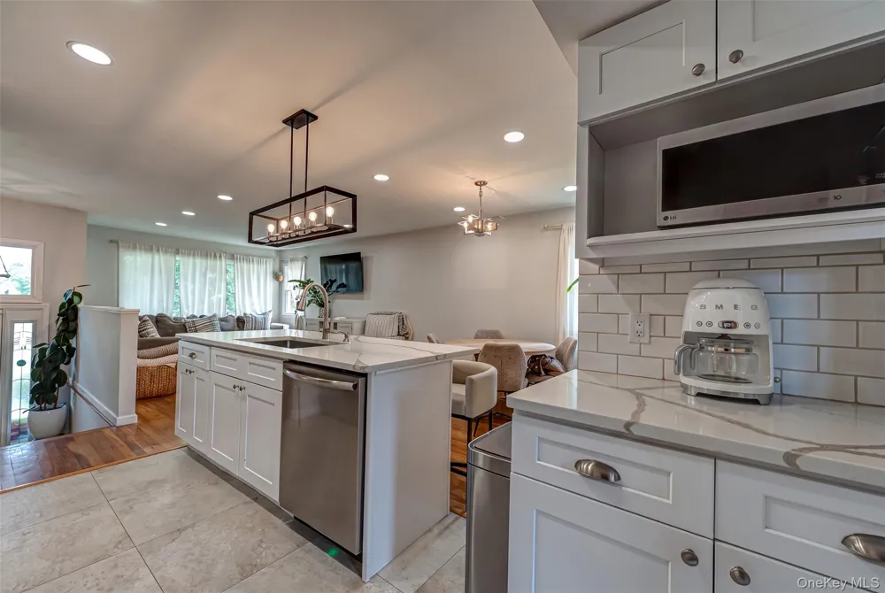 9 Carole Lane East Islip, NY 11730
