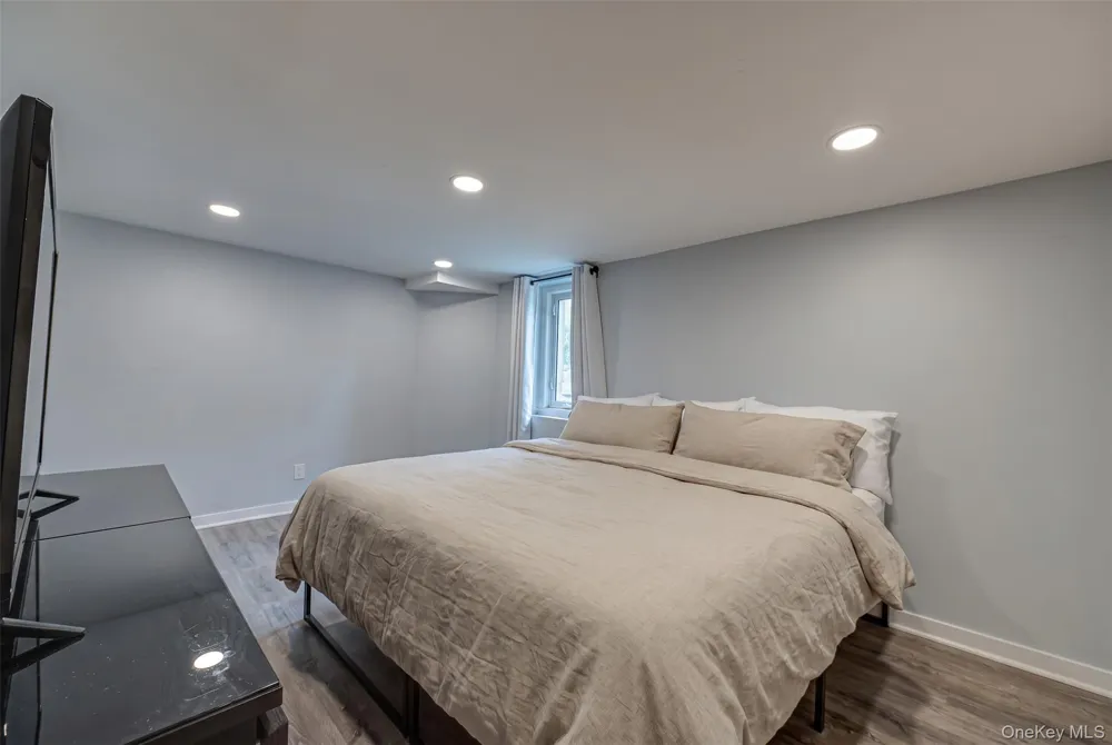 9 Carole Lane East Islip, NY 11730