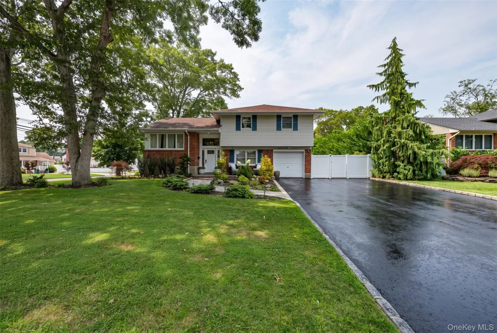 9 Carole Lane East Islip, NY 11730