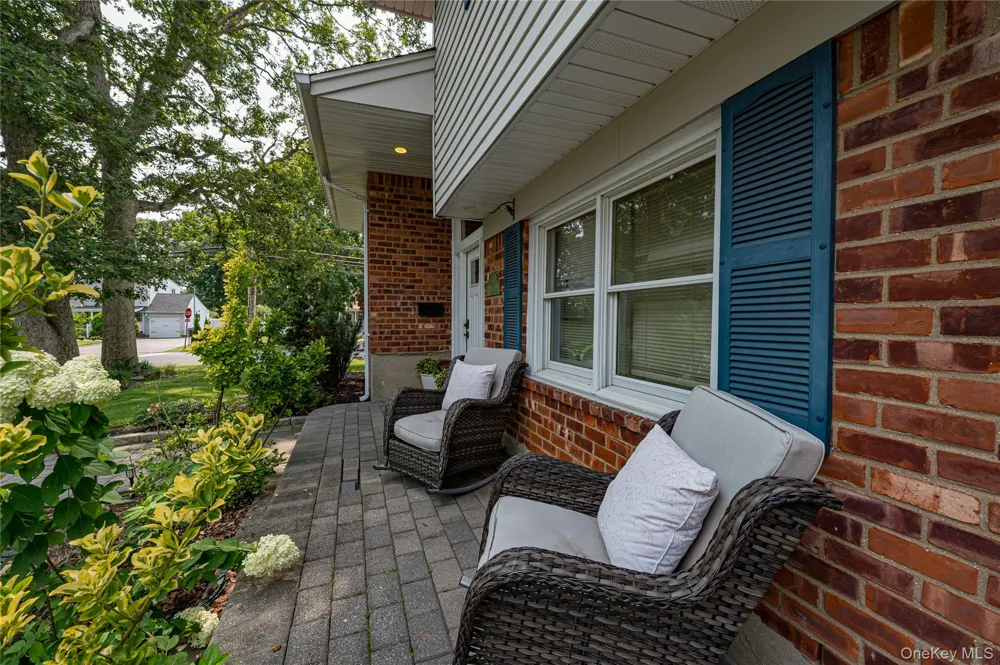 9 Carole Lane East Islip, NY 11730