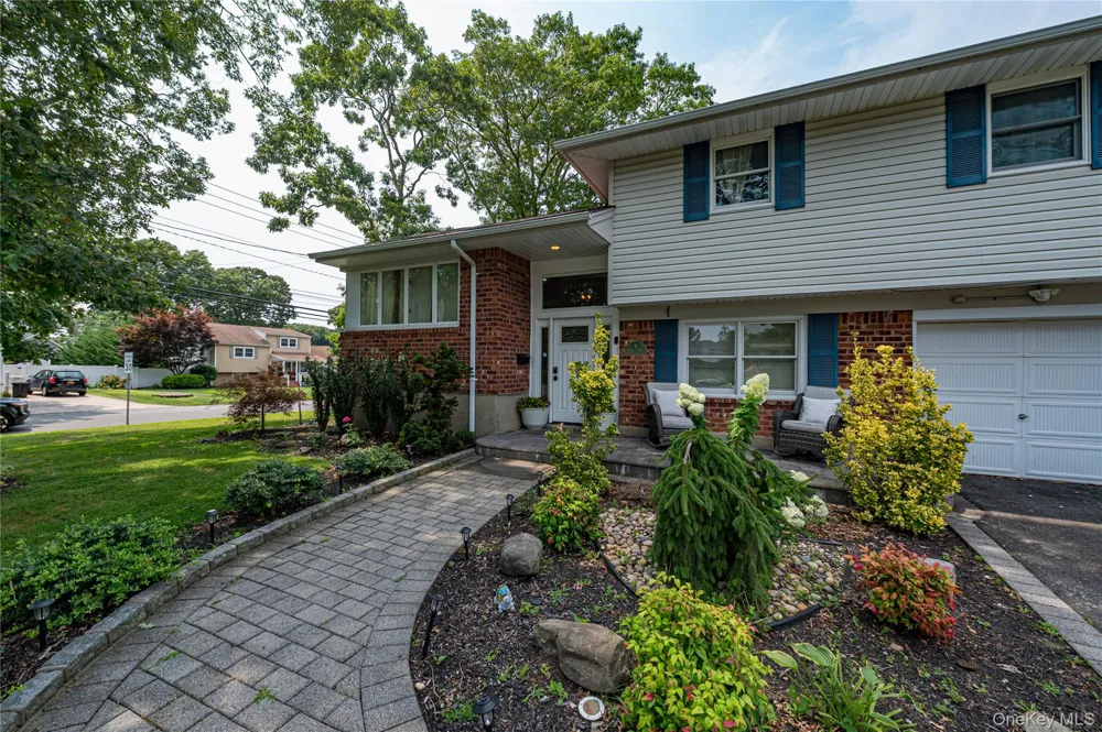 9 Carole Lane East Islip, NY 11730