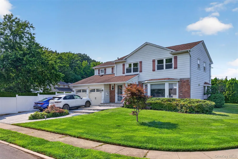 2 Foxhurst Court Manhasset Hills, NY 11040