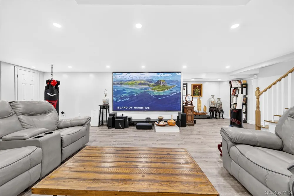 2 Foxhurst Court Manhasset Hills, NY 11040