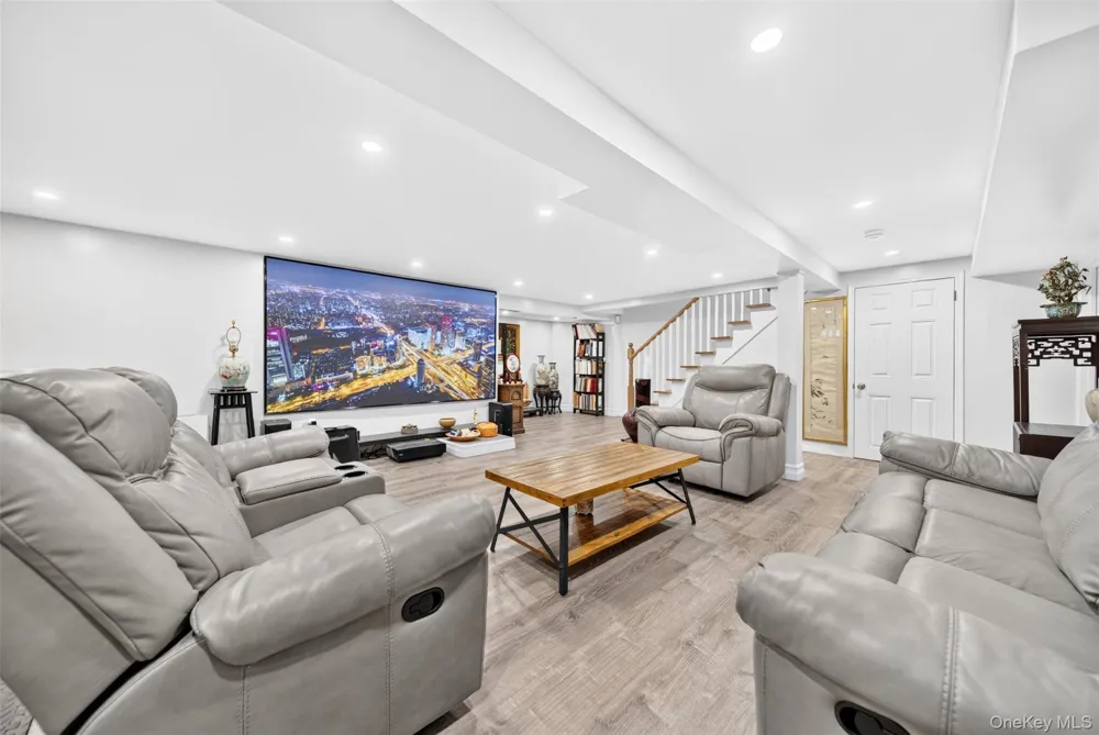 2 Foxhurst Court Manhasset Hills, NY 11040