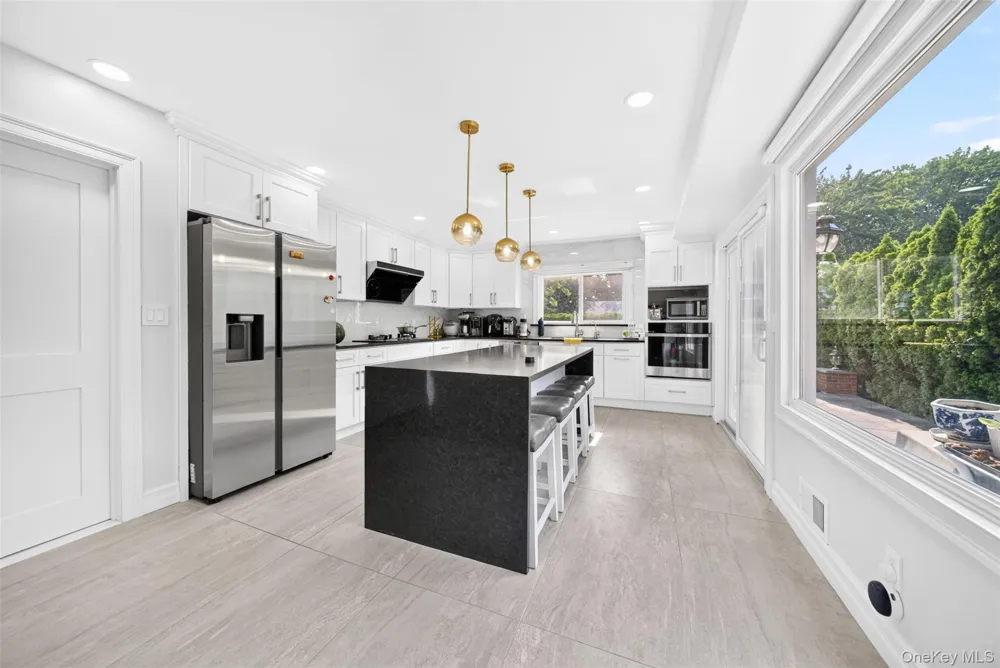 2 Foxhurst Court Manhasset Hills, NY 11040