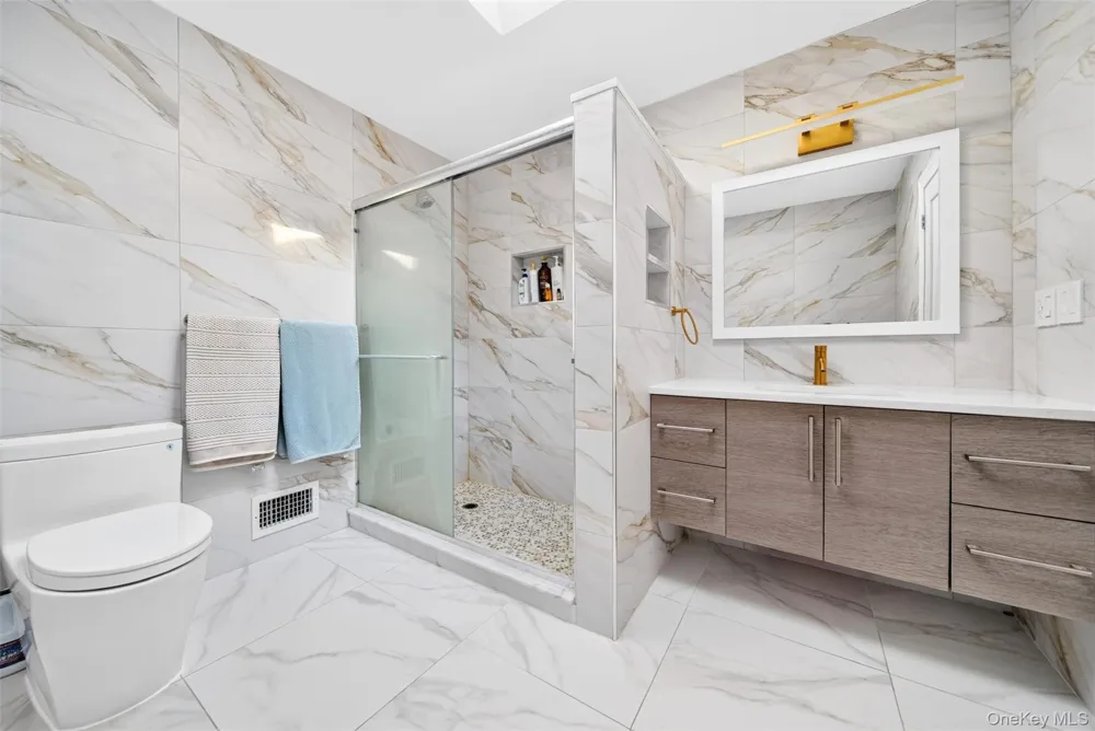 2 Foxhurst Court Manhasset Hills, NY 11040