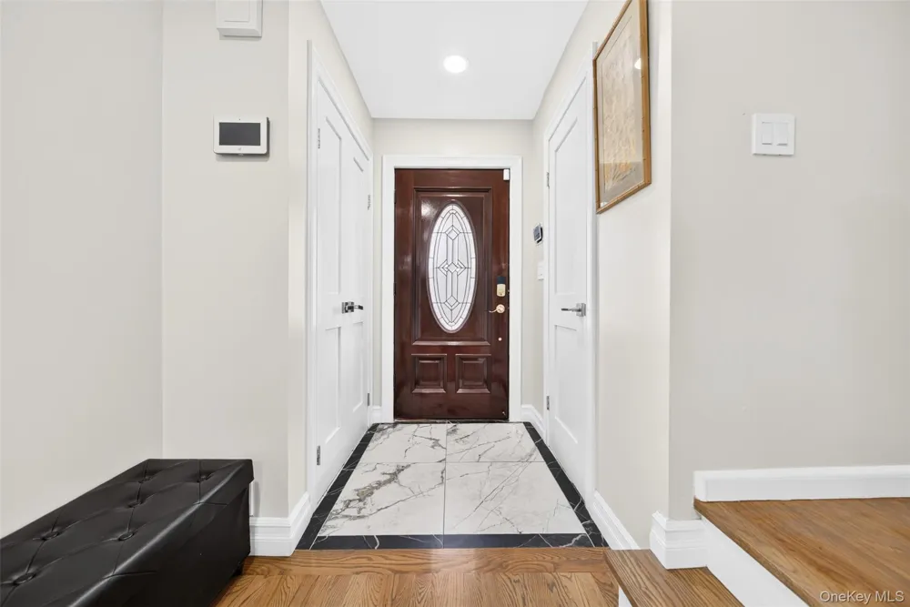 2 Foxhurst Court Manhasset Hills, NY 11040