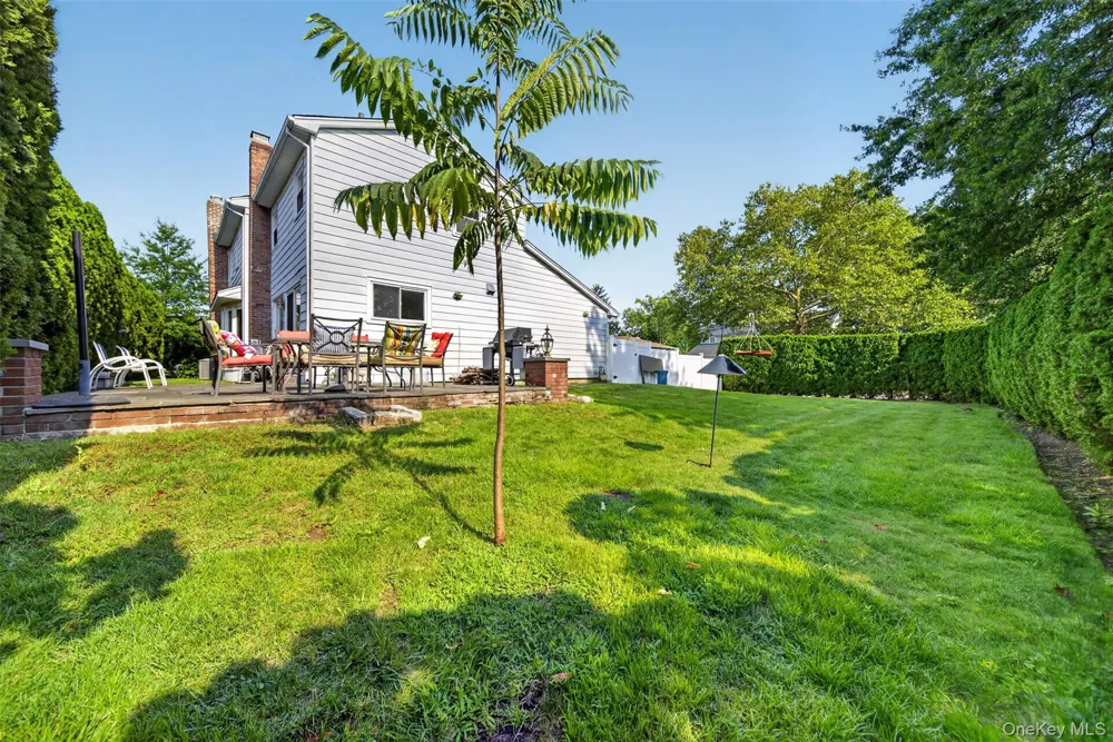 2 Foxhurst Court Manhasset Hills, NY 11040