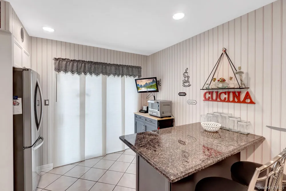 11 Clubhouse Court Woodbury, NY 11797