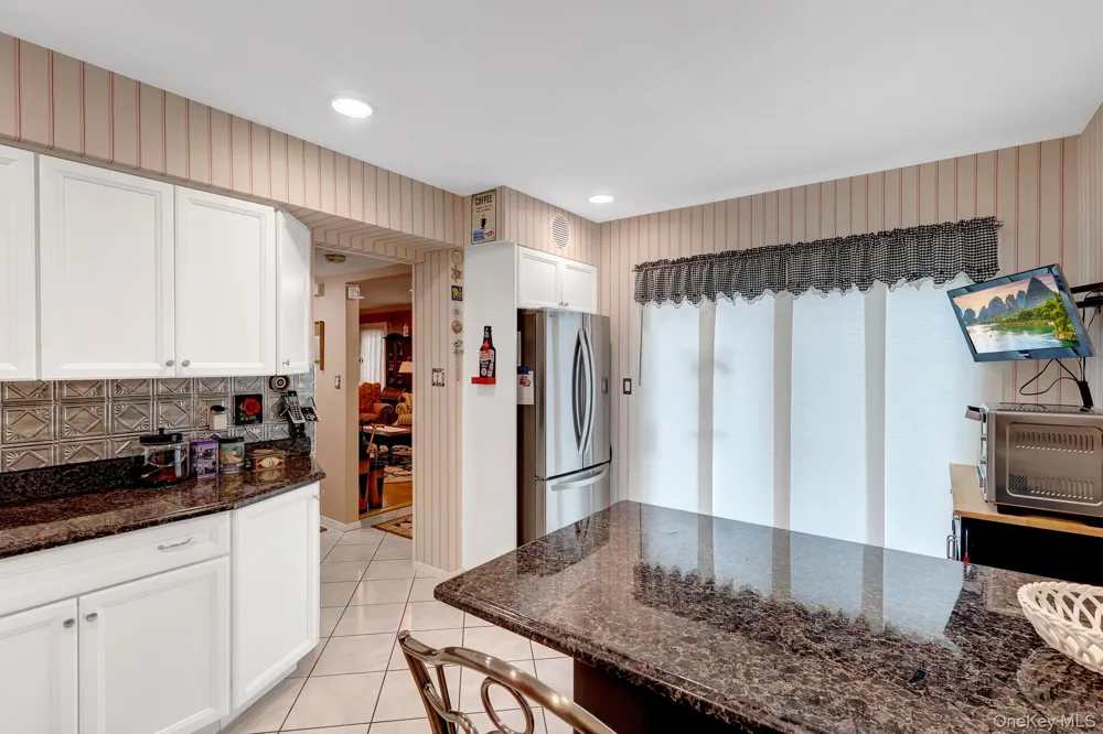 11 Clubhouse Court Woodbury, NY 11797