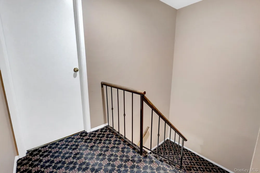 11 Clubhouse Court Woodbury, NY 11797