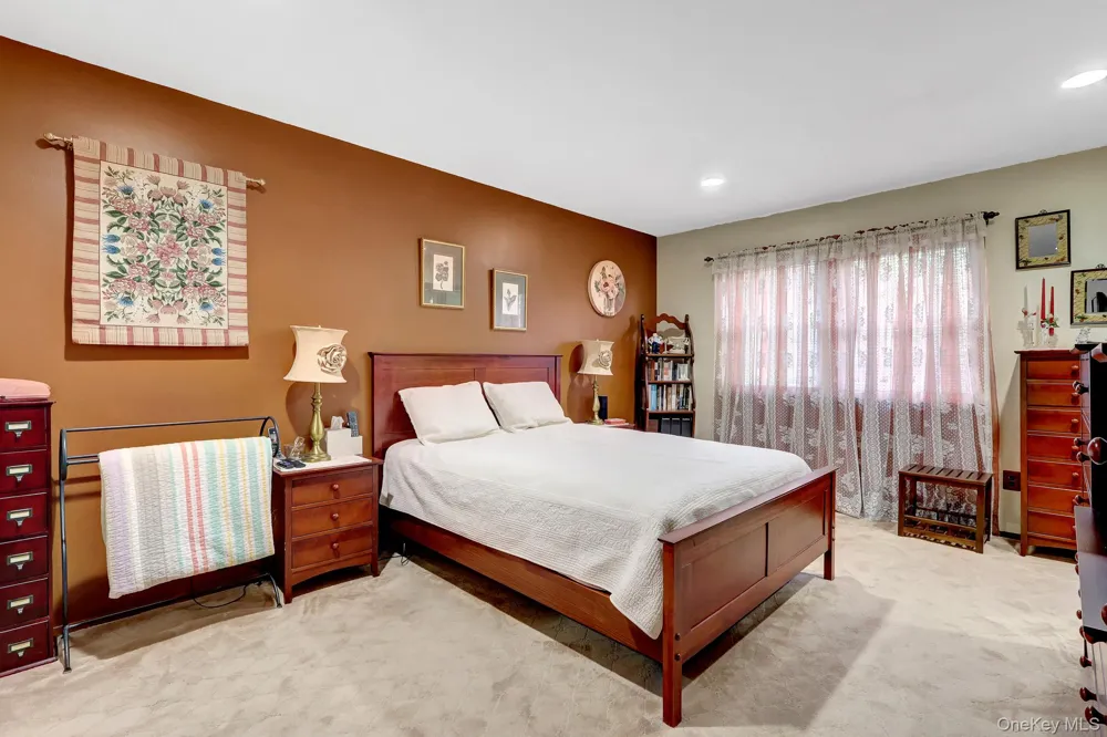 11 Clubhouse Court Woodbury, NY 11797