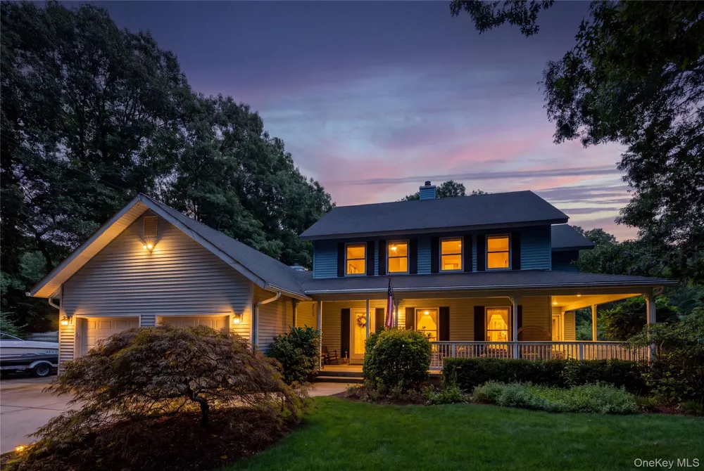116 Head Of The Neck Road Manorville, NY 11949
