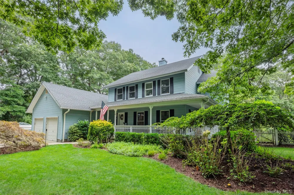 116 Head Of The Neck Road Manorville, NY 11949