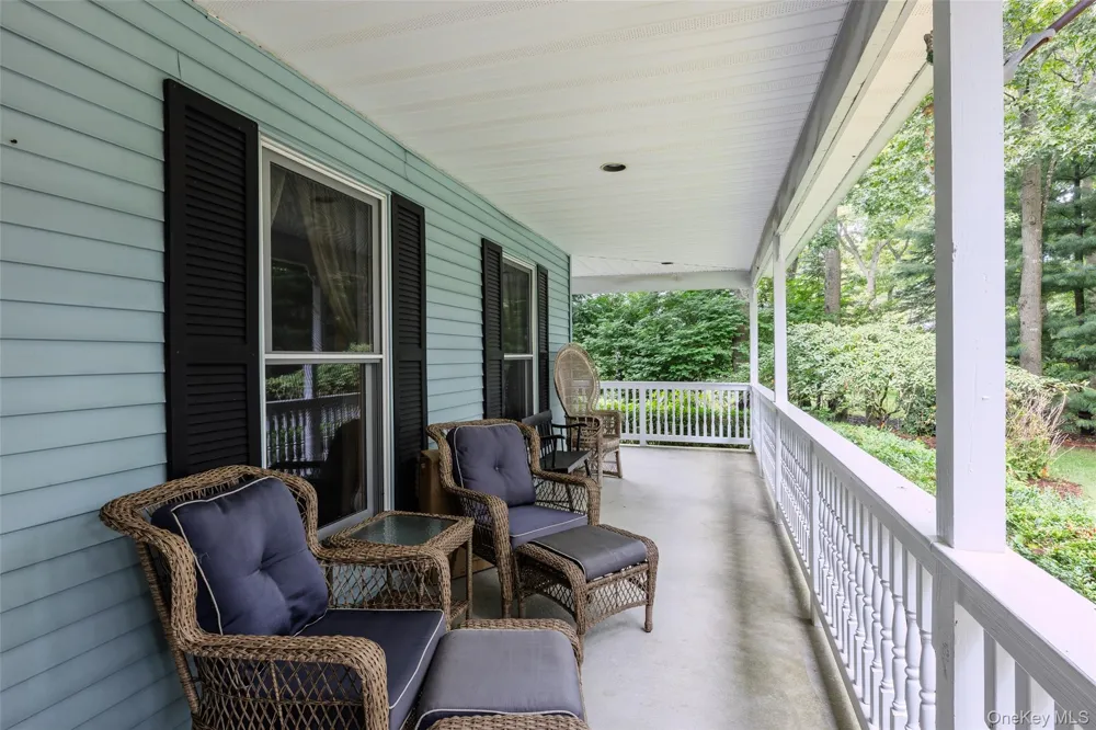 116 Head Of The Neck Road Manorville, NY 11949
