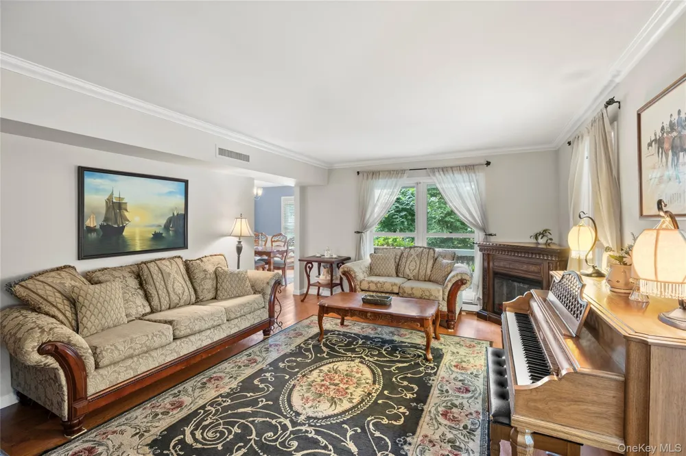 116 Head Of The Neck Road Manorville, NY 11949