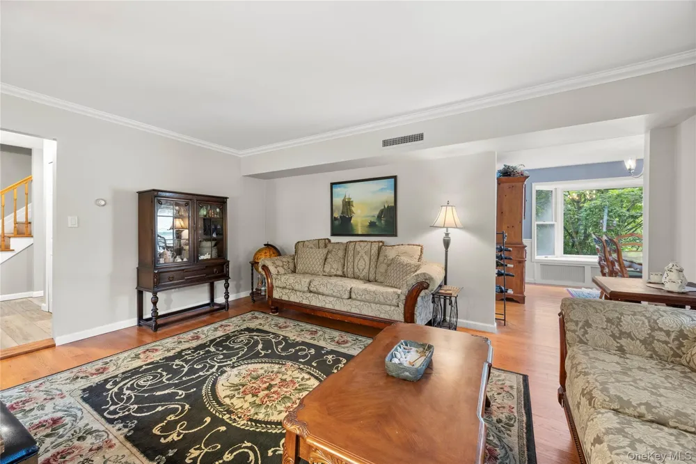 116 Head Of The Neck Road Manorville, NY 11949