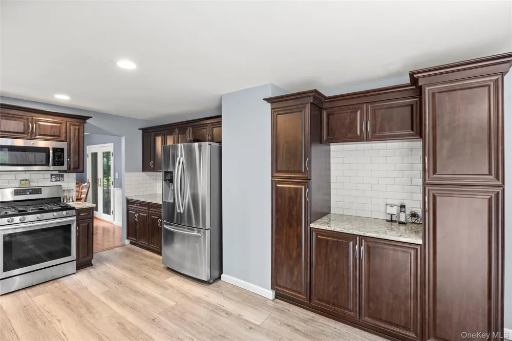 116 Head Of The Neck Road Manorville, NY 11949