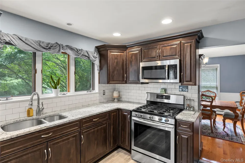 116 Head Of The Neck Road Manorville, NY 11949