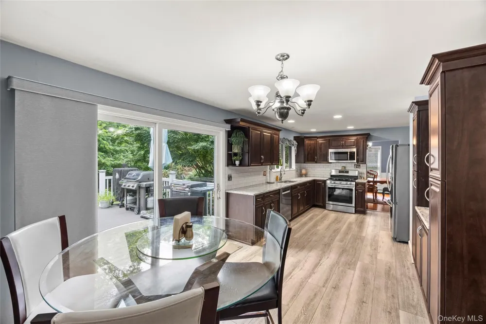 116 Head Of The Neck Road Manorville, NY 11949