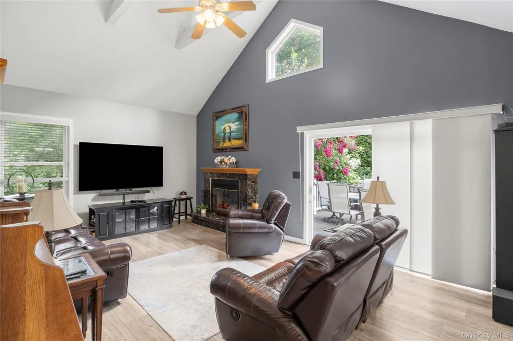 116 Head Of The Neck Road Manorville, NY 11949