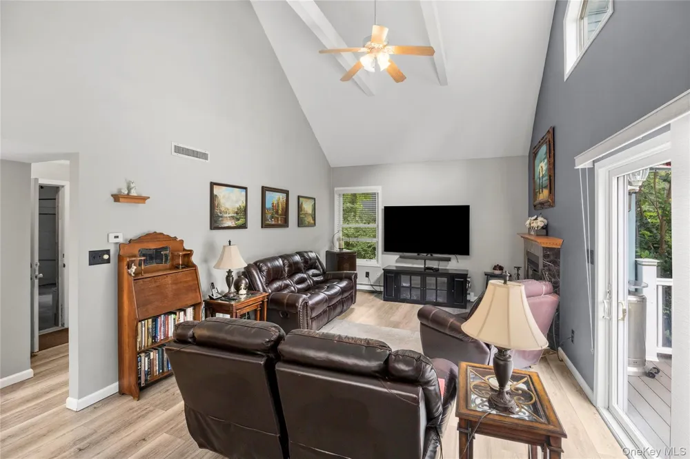 116 Head Of The Neck Road Manorville, NY 11949