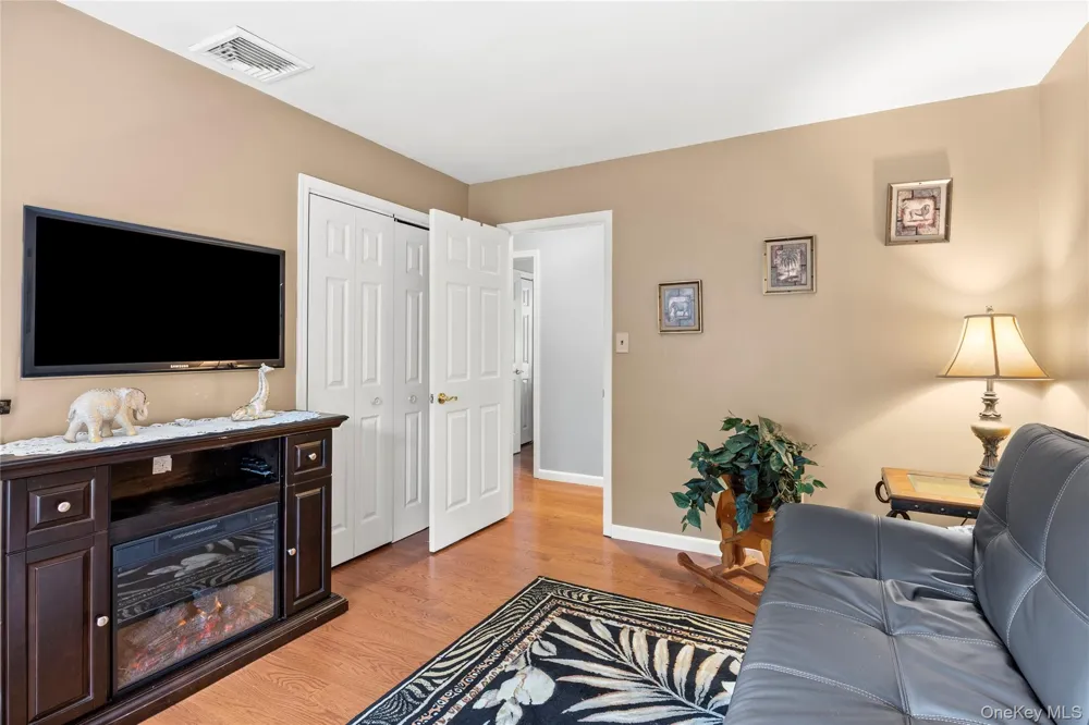 116 Head Of The Neck Road Manorville, NY 11949