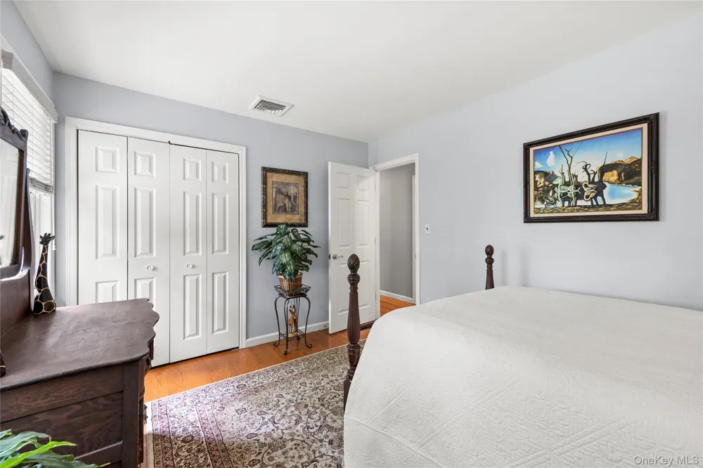 116 Head Of The Neck Road Manorville, NY 11949