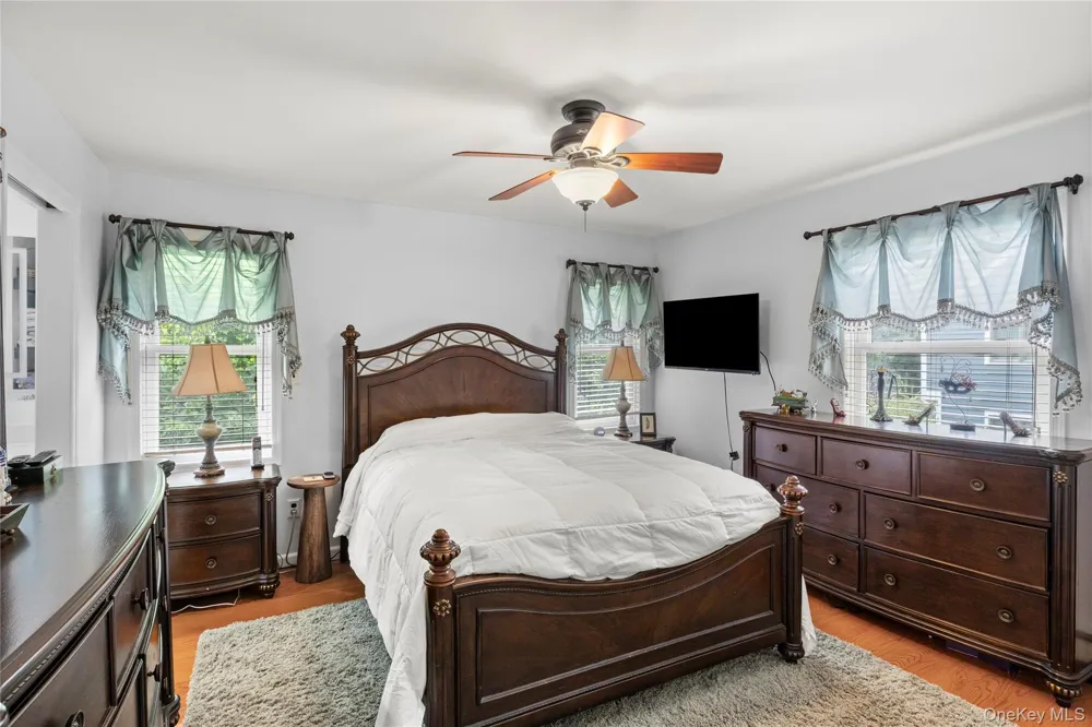 116 Head Of The Neck Road Manorville, NY 11949