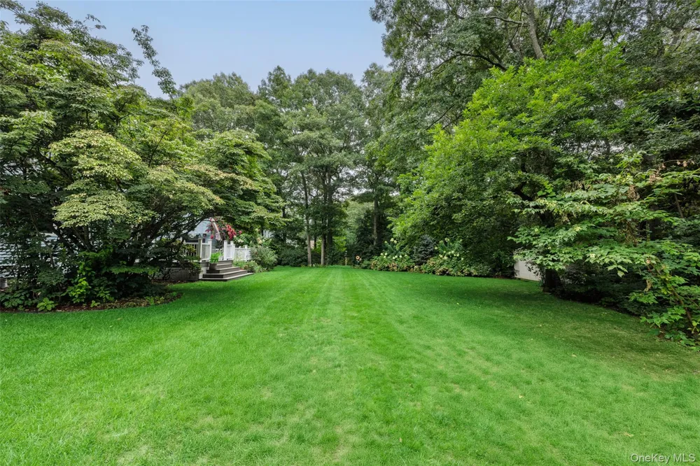 116 Head Of The Neck Road Manorville, NY 11949