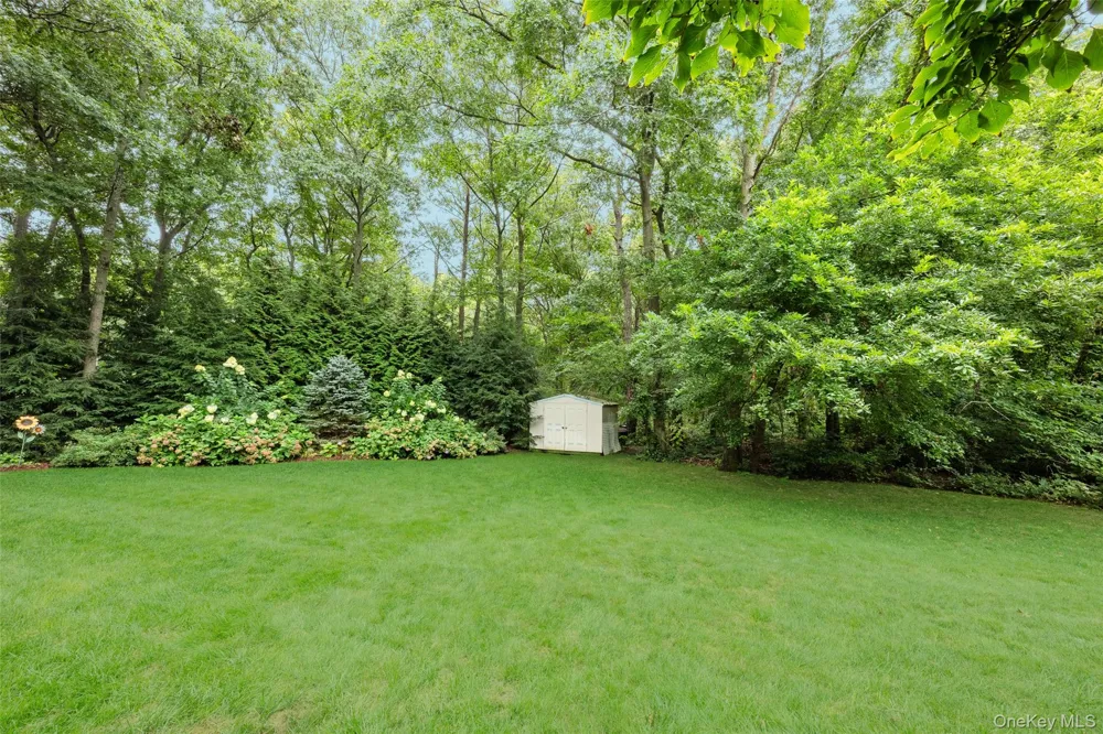 116 Head Of The Neck Road Manorville, NY 11949