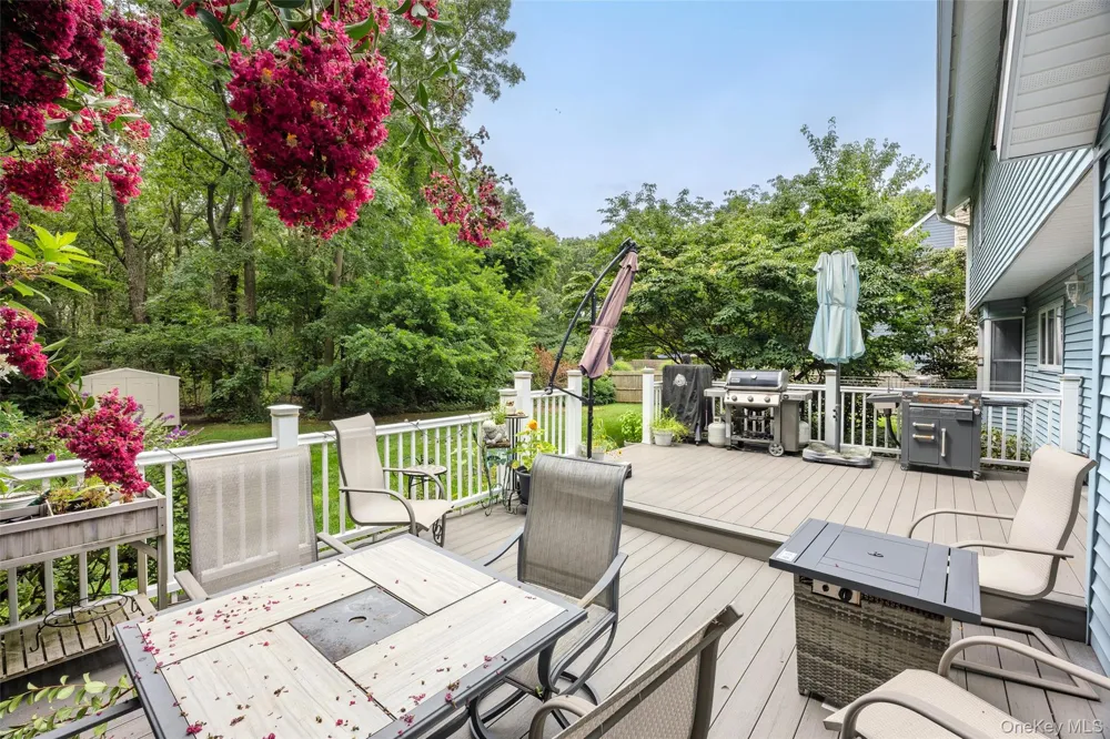 116 Head Of The Neck Road Manorville, NY 11949