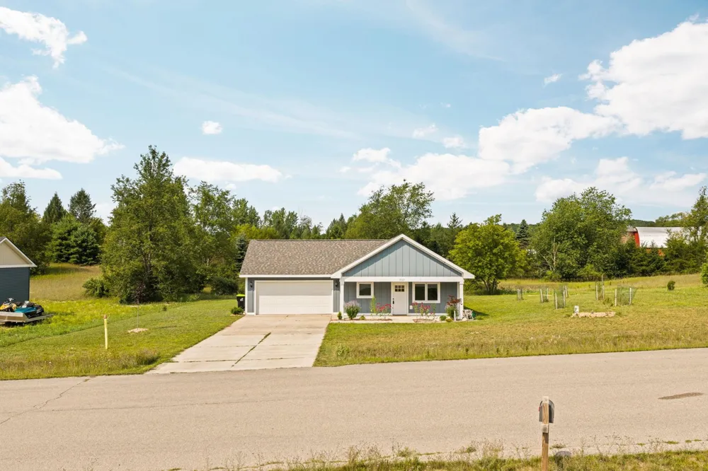 8522 Olivia Drive Kasson Township, MI 49664