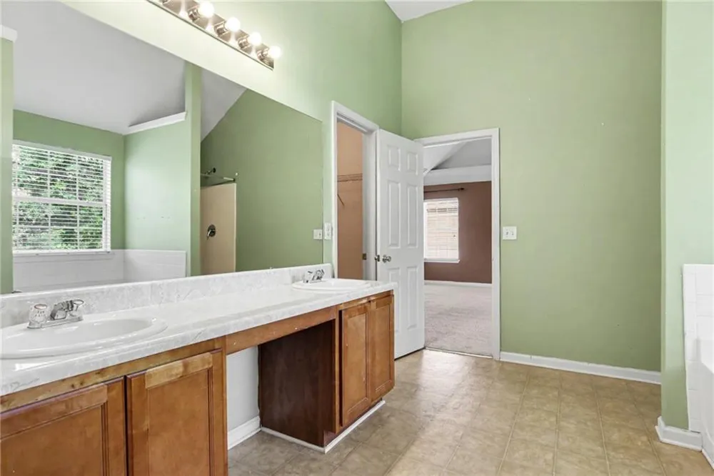 373 Kentwood Springs Drive Hampton, GA 30228
