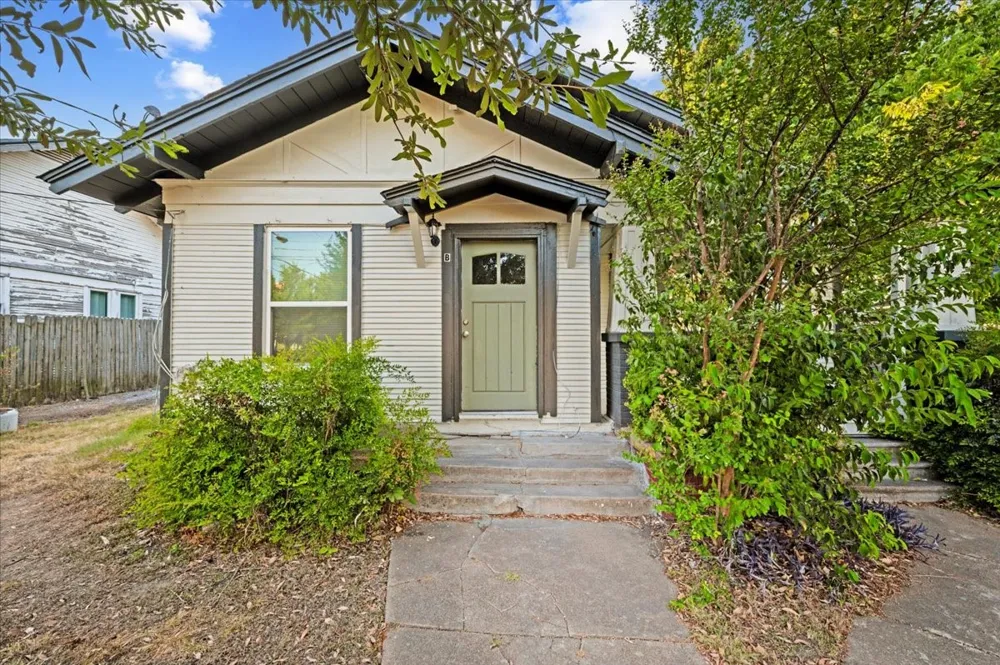711 Brown Street #B Waxahachie, TX 75165