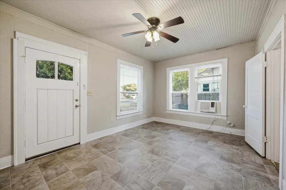 711 Brown Street #B Waxahachie, TX 75165