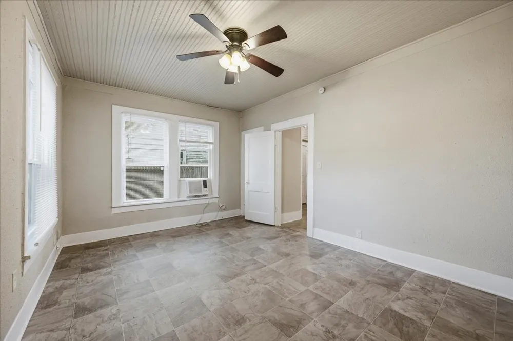 711 Brown Street #B Waxahachie, TX 75165