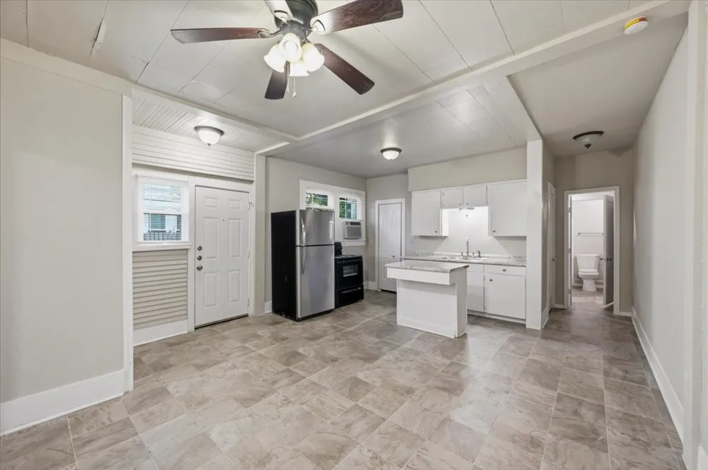 711 Brown Street #B Waxahachie, TX 75165