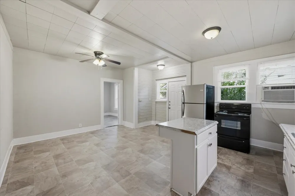 711 Brown Street #B Waxahachie, TX 75165