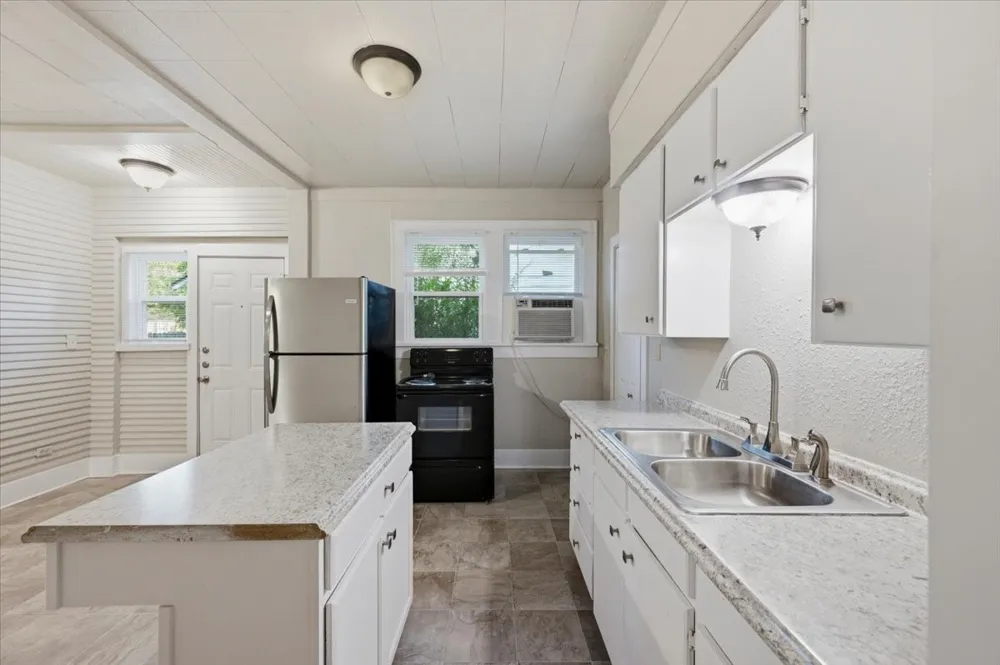 711 Brown Street #B Waxahachie, TX 75165
