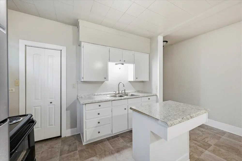 711 Brown Street #B Waxahachie, TX 75165