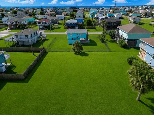 16 Mansvelt Road Jamaica Beach, TX 77554