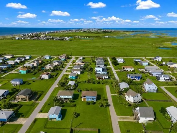 16 Mansvelt Road Jamaica Beach, TX 77554