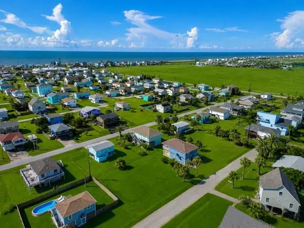16 Mansvelt Road Jamaica Beach, TX 77554