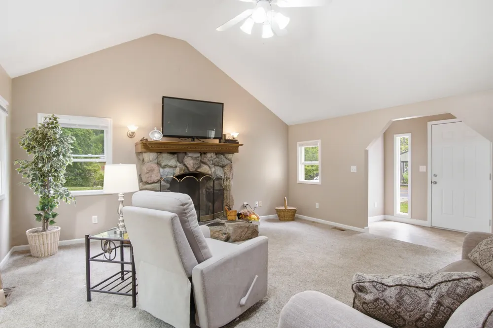 1508 E Hess Lake Drive Grant, MI 49327